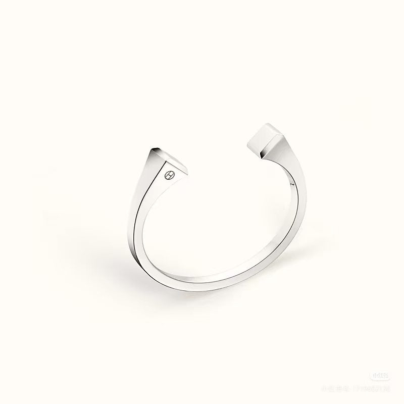 [Elowen jewelry]CLOU DE FORGE QUADRATISCHE KEGEL-NIETEN OFFENER ARMBREIF EINHEITSGRÖSSE