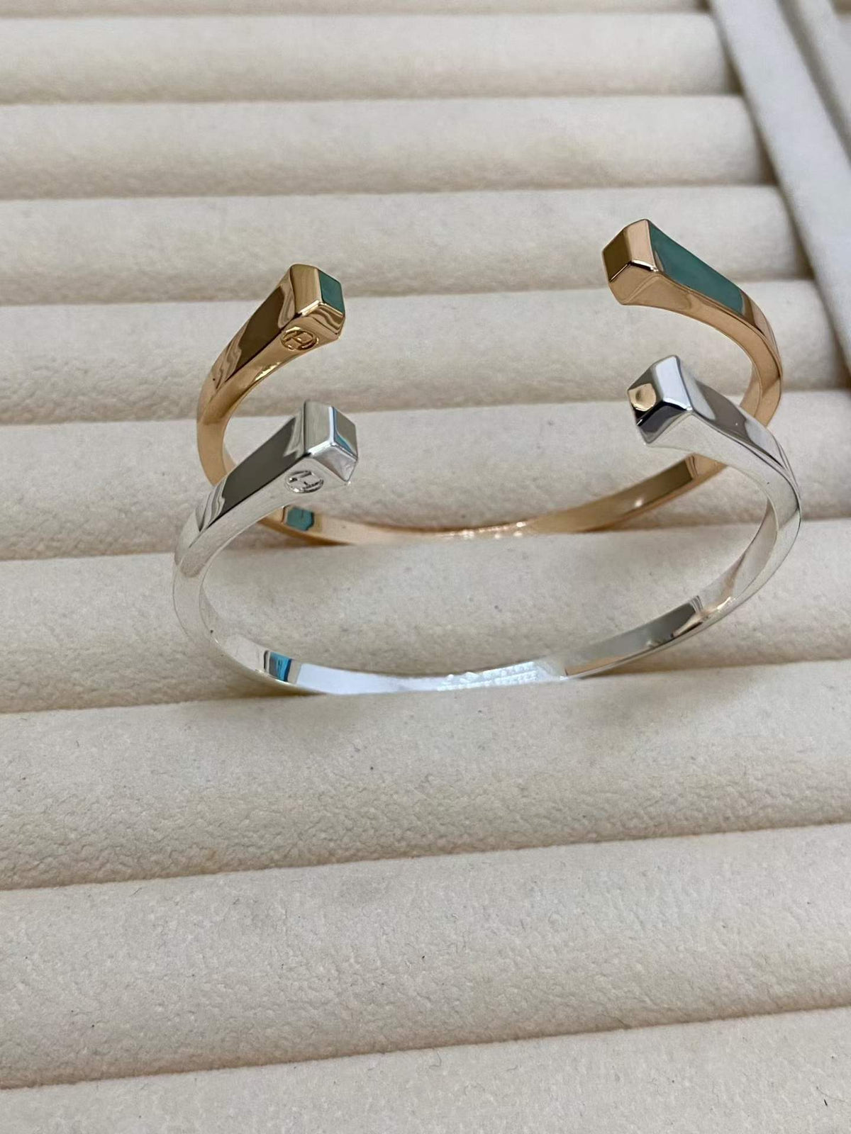 [Elowen jewelsry]クロー・ド・フォルジュ スクエアコーン スタッド オープンカフ フリーサイズ