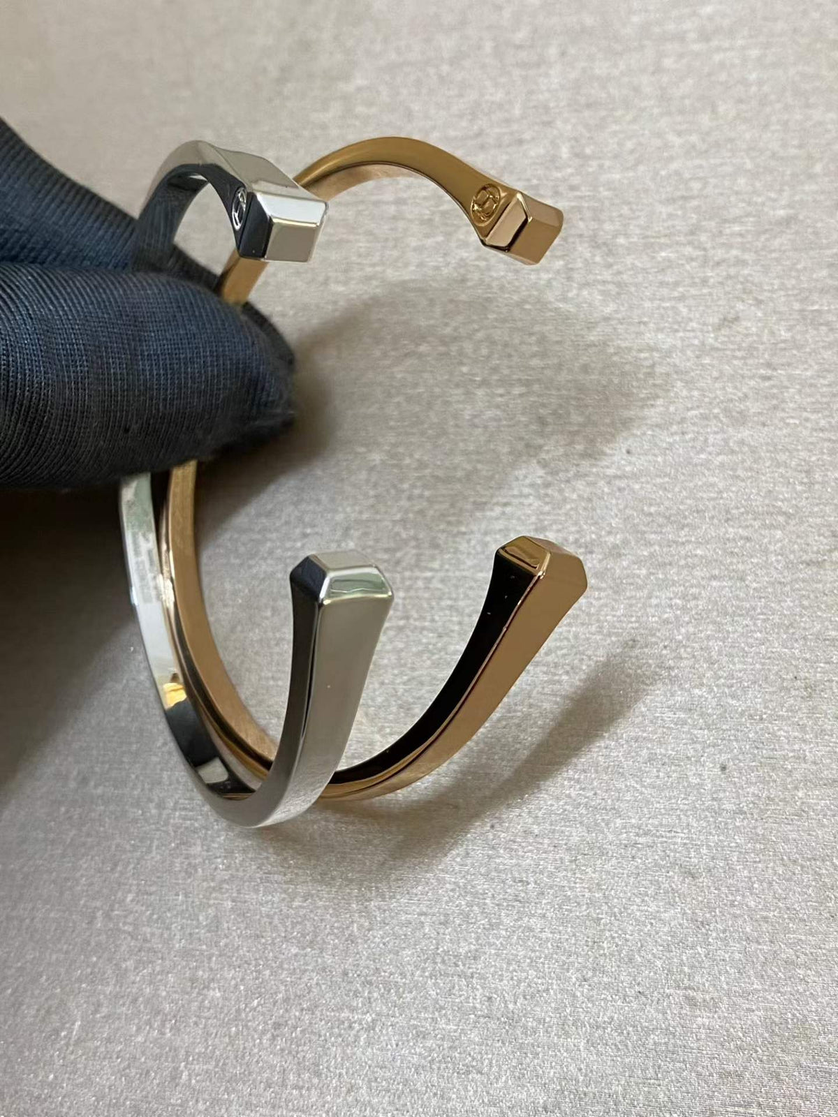 [Elowen jewelsry]クロー・ド・フォルジュ スクエアコーン スタッド オープンカフ フリーサイズ