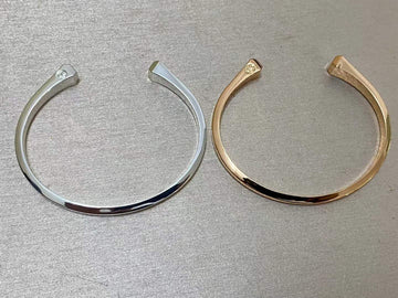 [Elowen jewelsry]クロー・ド・フォルジュ スクエアコーン スタッド オープンカフ フリーサイズ