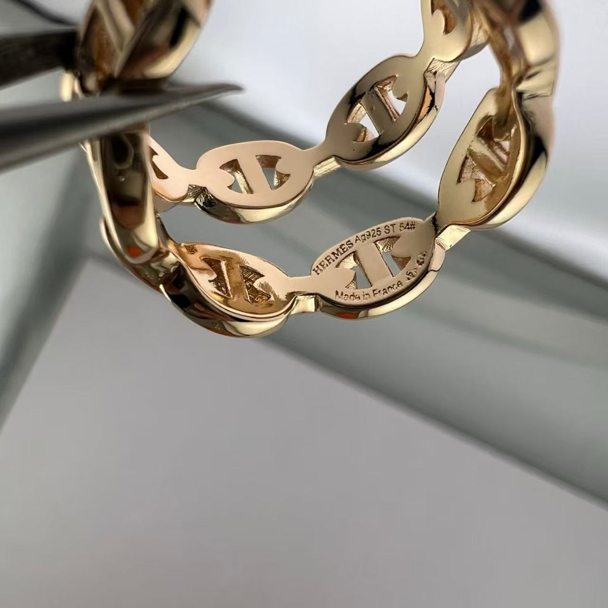[Elowen Schmuck] DOPPELLAGIGER SCHWEINENASEN-RING IN QUADRATISCHER KOMBINATION MIT GLÄNZENDEM FINISH