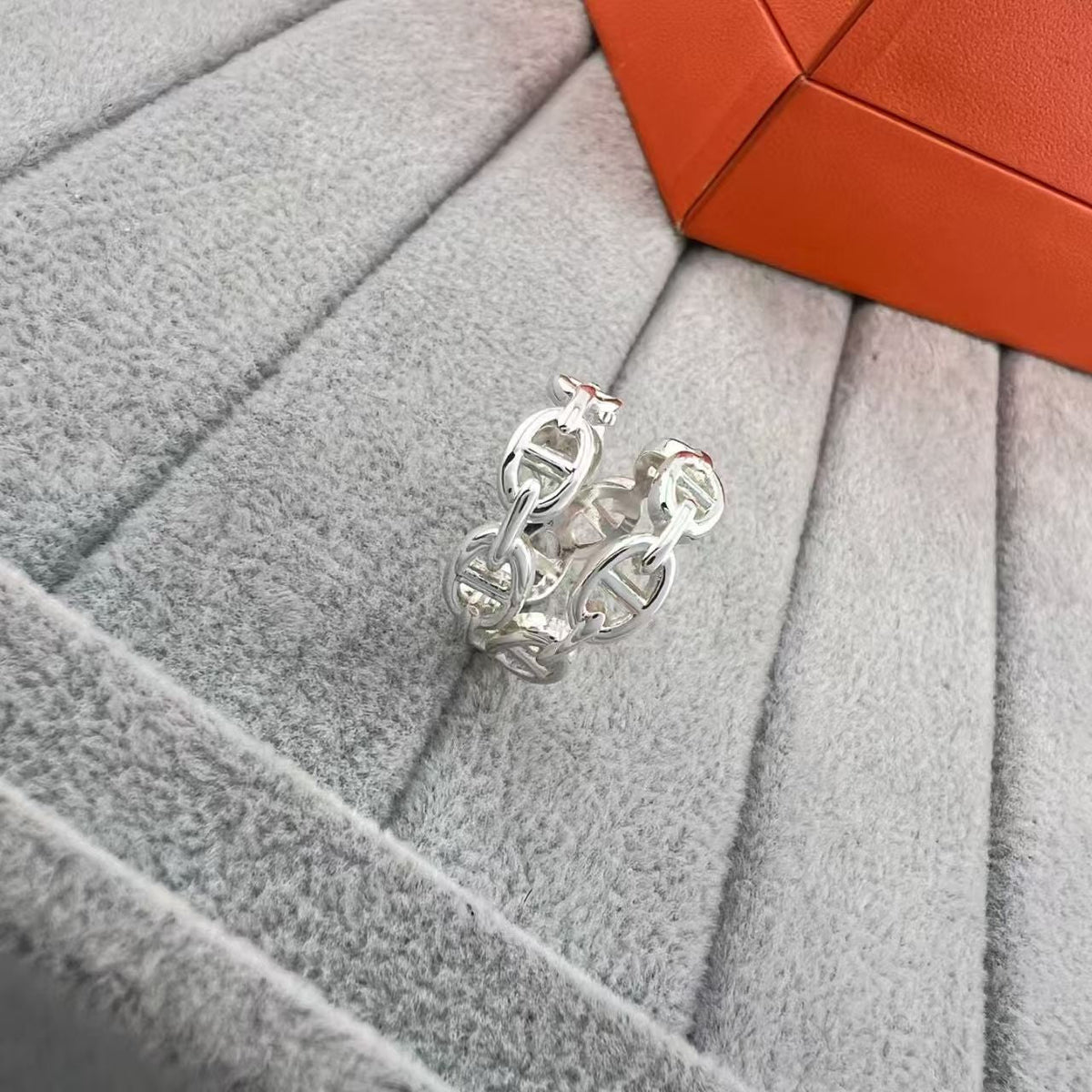 [Elowen Schmuck] DOPPELLAGIGER SCHWEINENASEN-RING IN QUADRATISCHER KOMBINATION MIT GLÄNZENDEM FINISH