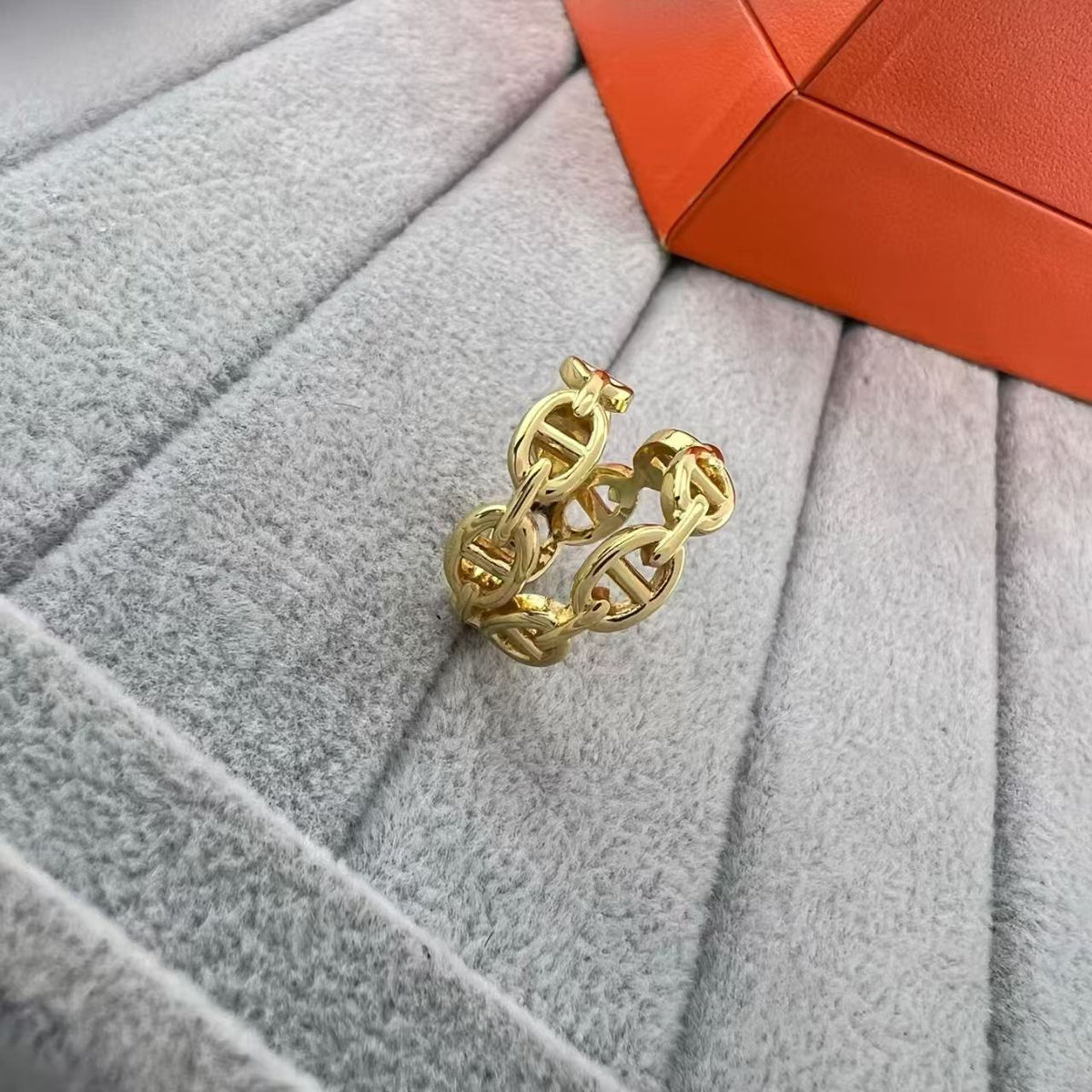 [Elowen Schmuck] DOPPELLAGIGER SCHWEINENASEN-RING IN QUADRATISCHER KOMBINATION MIT GLÄNZENDEM FINISH