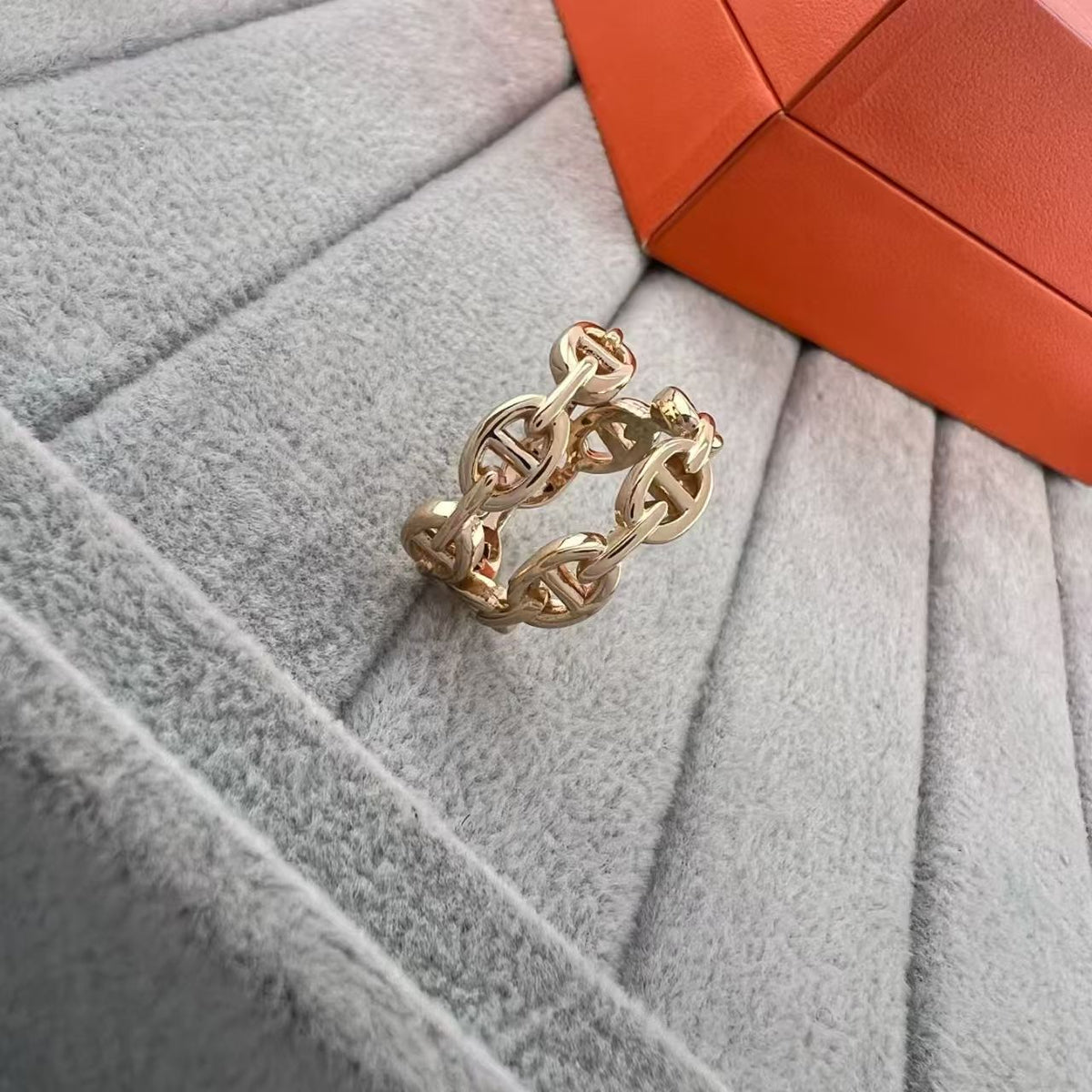 [Elowen Schmuck] DOPPELLAGIGER SCHWEINENASEN-RING IN QUADRATISCHER KOMBINATION MIT GLÄNZENDEM FINISH