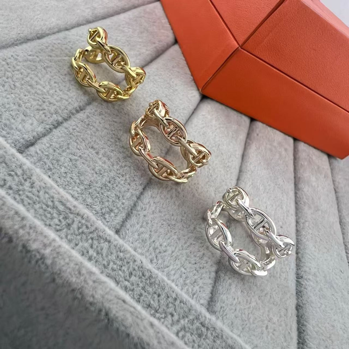 [Elowen Schmuck] DOPPELLAGIGER SCHWEINENASEN-RING IN QUADRATISCHER KOMBINATION MIT GLÄNZENDEM FINISH
