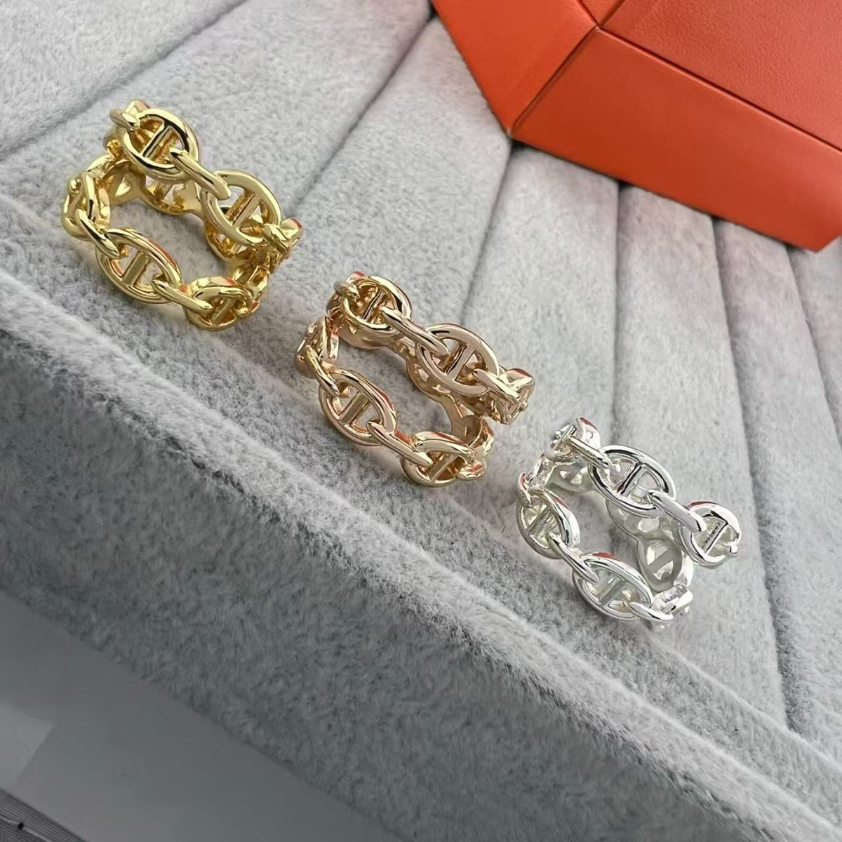 [Elowen Schmuck] DOPPELLAGIGER SCHWEINENASEN-RING IN QUADRATISCHER KOMBINATION MIT GLÄNZENDEM FINISH