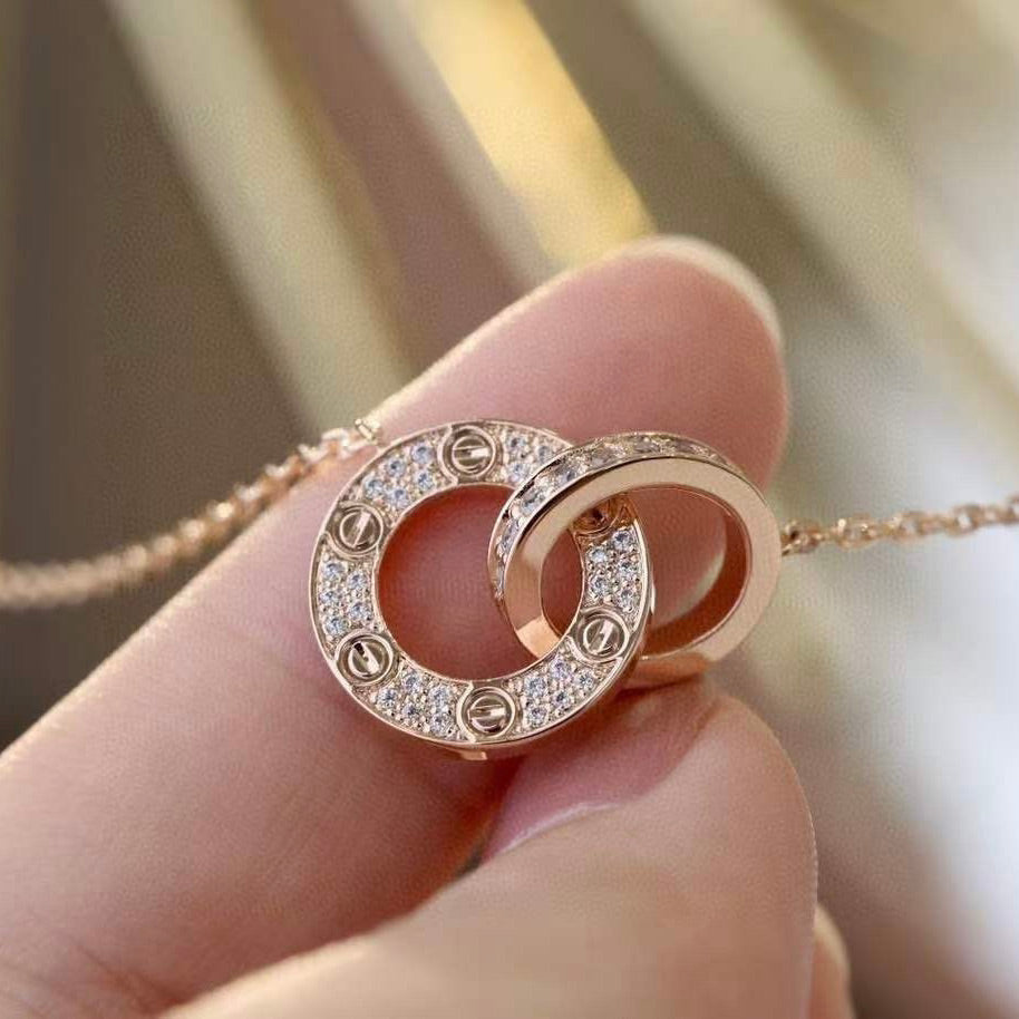 {"Elowen jewelsry": "Elowen ジュエリー", "LOVE 7.6MM NECKLACE ROSE GOLD AND SILVER FULL DIAMOND": "LOVE 7.6MM ネックレス ローズゴールド＆シルバー フルダイヤモンド"}