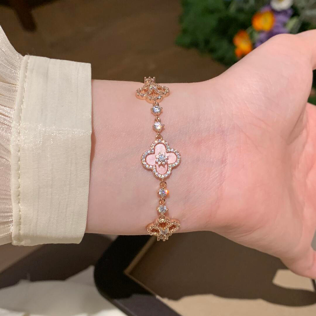 [Elowen jewelsry ]クローバー 5モチーフ ピンク・ブルー・レッド・ホワイト ブレスレット