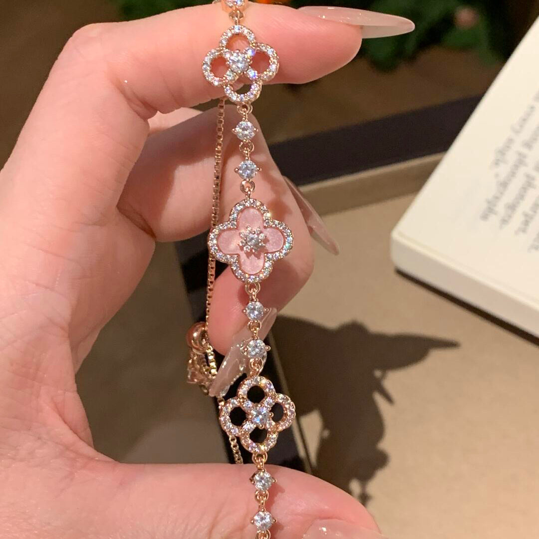 [Elowen jewelsry ]クローバー 5モチーフ ピンク・ブルー・レッド・ホワイト ブレスレット