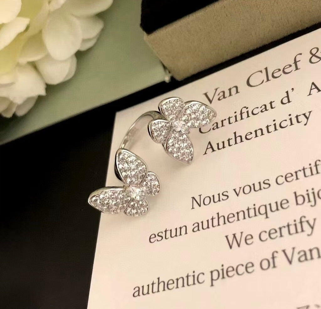 {
  "Elowen jewelsry": "Elowen ジュエリー",
  "TWIN SILVER BUTTERFLY DIAMOND RING": "ツインシルバーバタフライダイヤモンドリング"
}