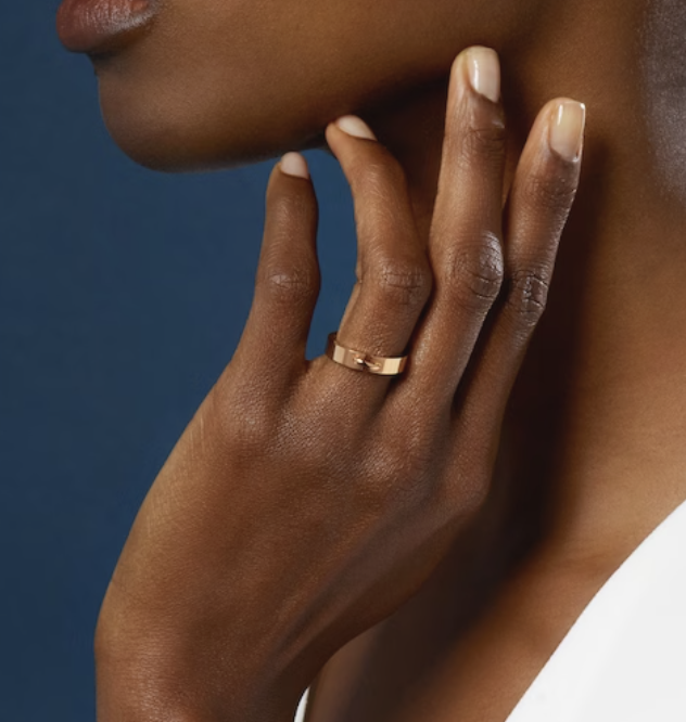 {
"Elowen jewelsry": "Elowen Schmuck",
"ALLIANCE LIENS VIDENCE 4MM RING": "ALLIANCE LIENS VIDENCE 4MM RING"
}