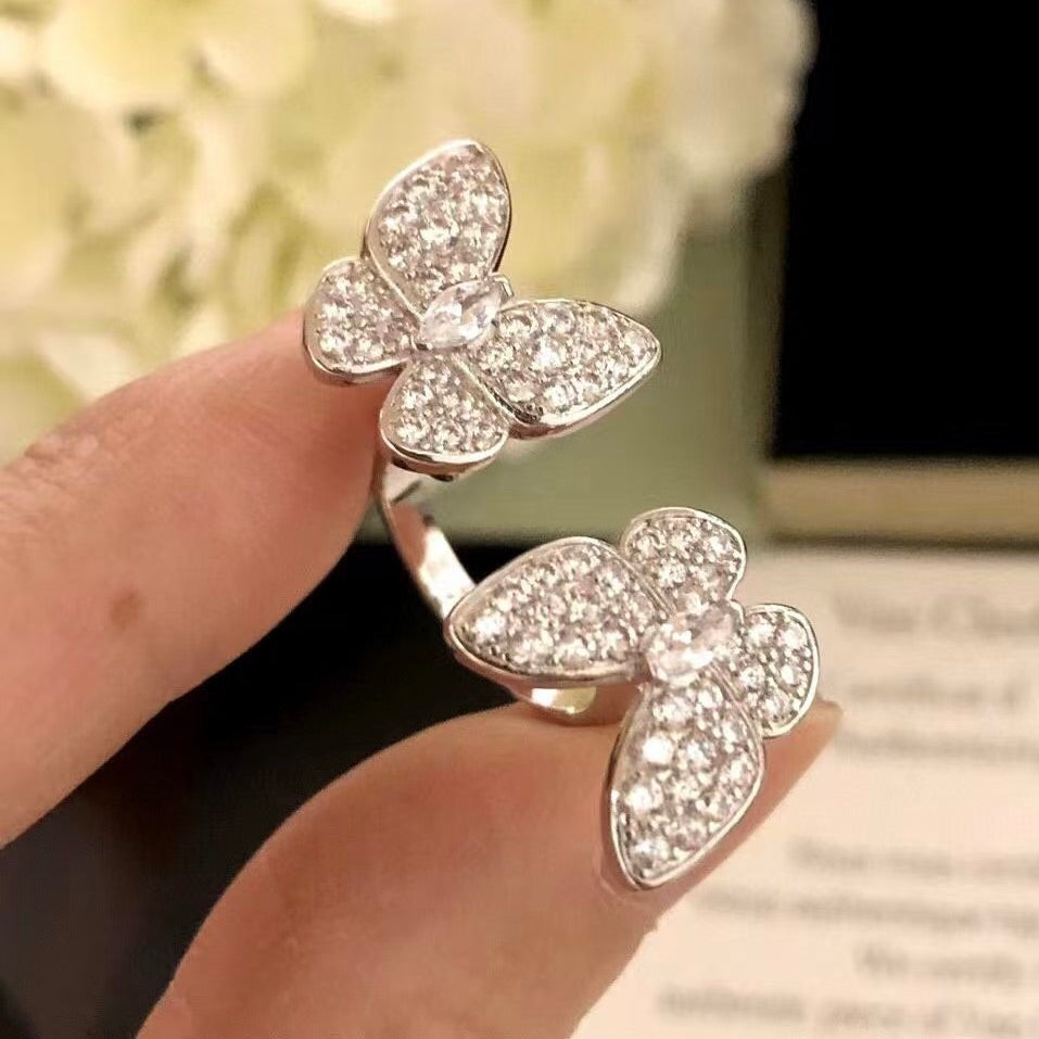 {
  "Elowen jewelsry": "Elowen ジュエリー",
  "TWIN SILVER BUTTERFLY DIAMOND RING": "ツインシルバーバタフライダイヤモンドリング"
}