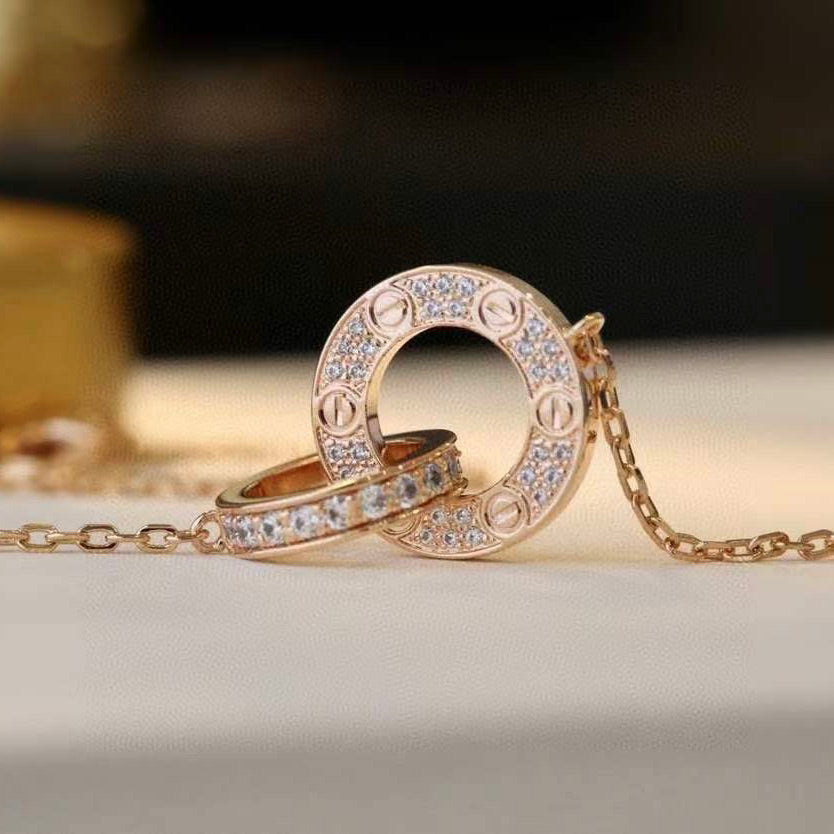 {"Elowen jewelsry": "Elowen ジュエリー", "LOVE 7.6MM NECKLACE ROSE GOLD AND SILVER FULL DIAMOND": "LOVE 7.6MM ネックレス ローズゴールド＆シルバー フルダイヤモンド"}