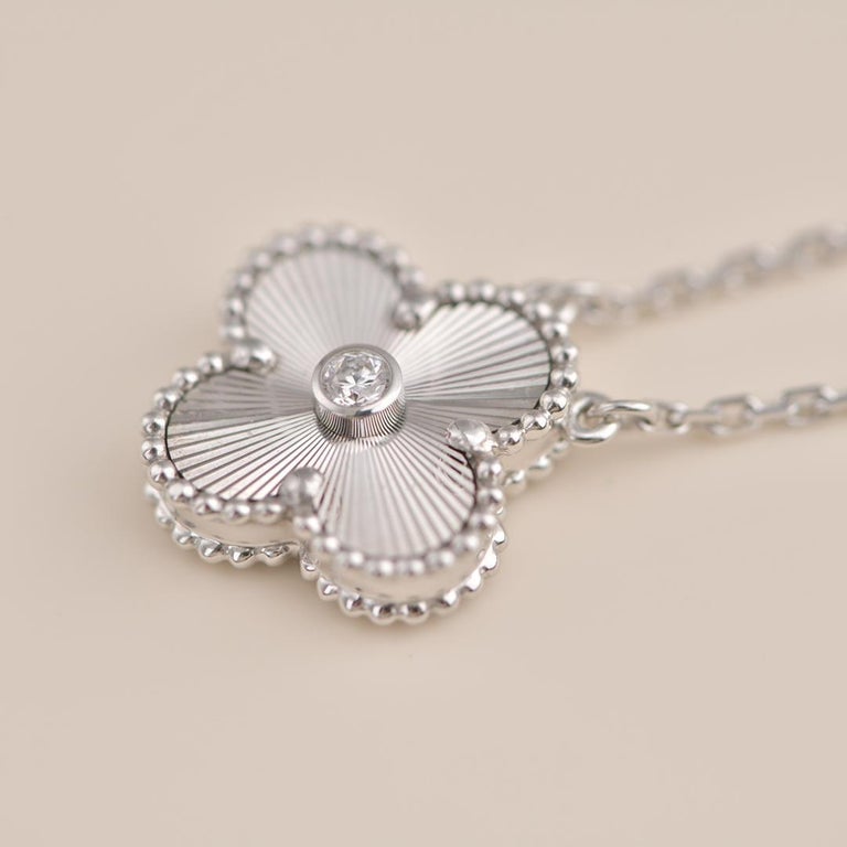 [Elowen Schmuck] CLOVER 15MM DIAMANT LASER HALSKETTE SILBER