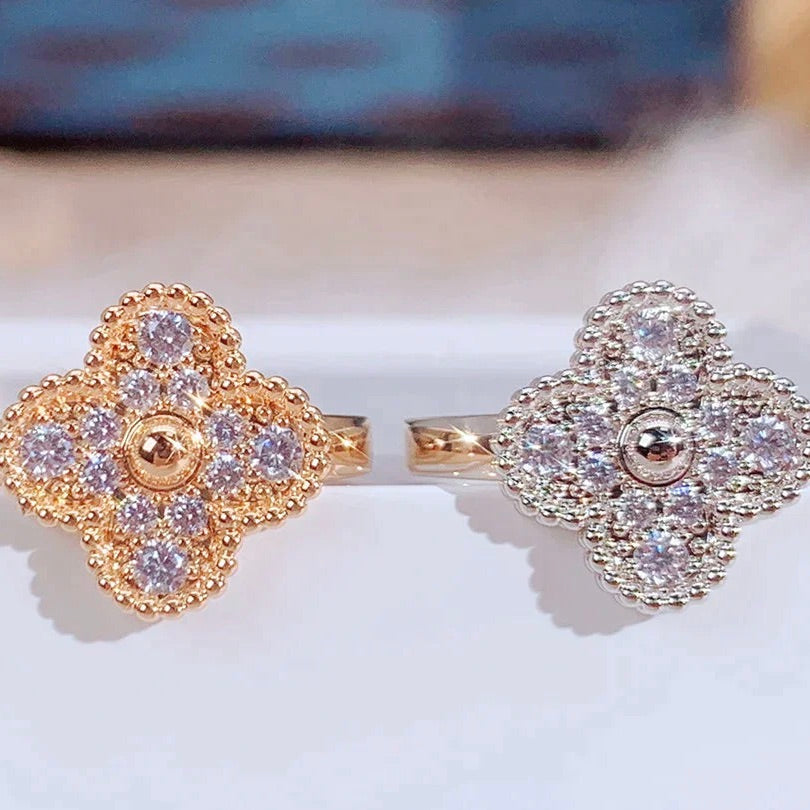{
"Elowen jewelsry": "Elowen Schmuck",
"CLOVER DIAMOND RING": "KLEEBLATT-DIAMANT-RING"
}