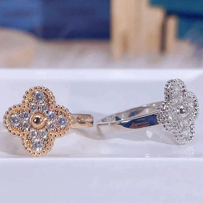 {
"Elowen jewelsry": "Elowen Schmuck",
"CLOVER DIAMOND RING": "KLEEBLATT-DIAMANT-RING"
}