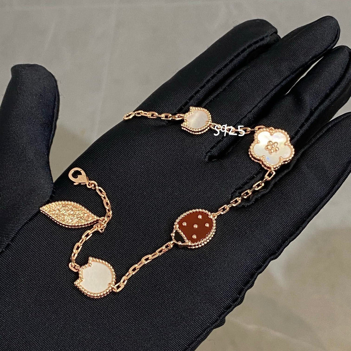[Elowen jewelsry ]LUCKY SPRING 5 MOTIF BRACELET