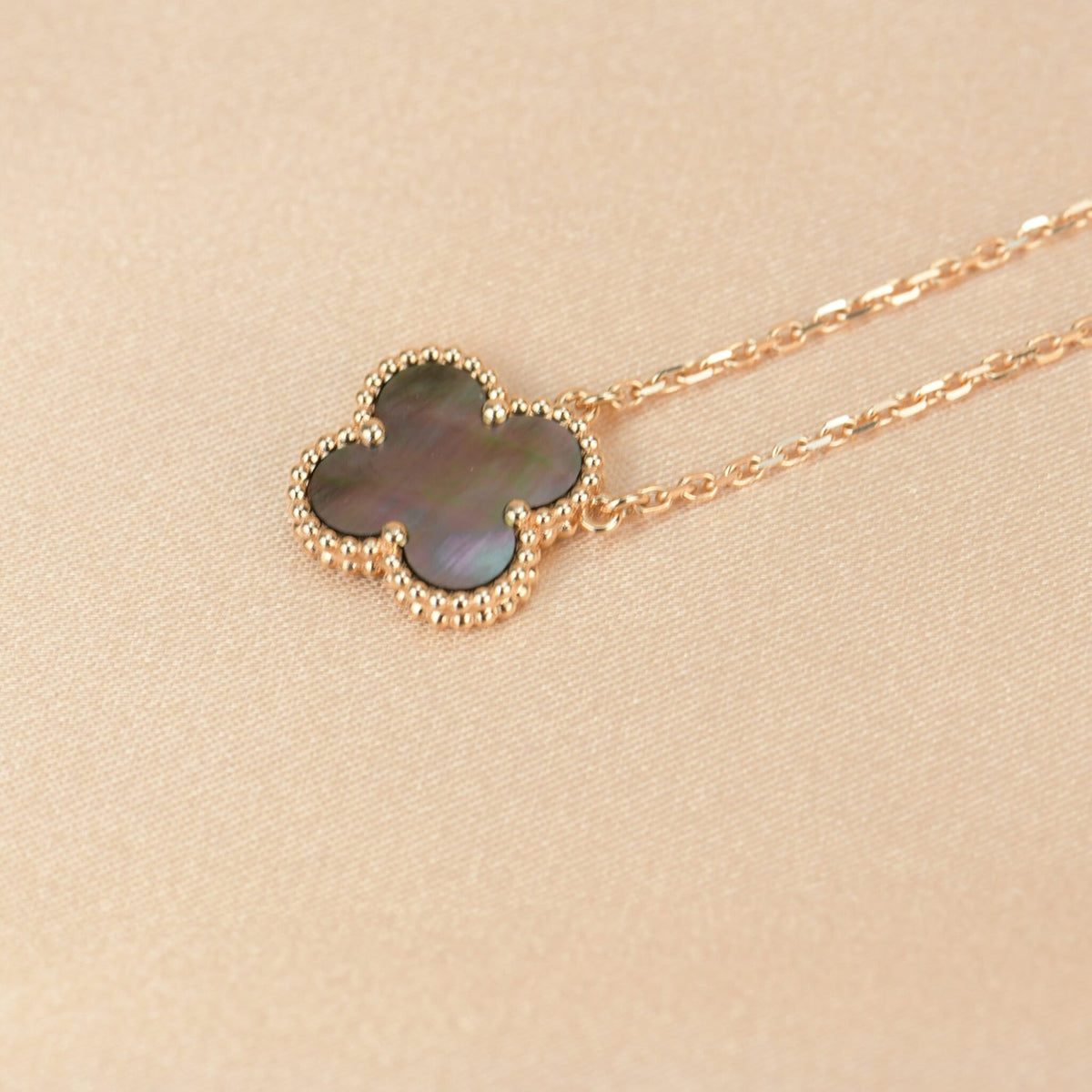 [Elowen jewelsry ]CLOVER 15MM  GRAY MOTHER OF PEARL NECKLACE