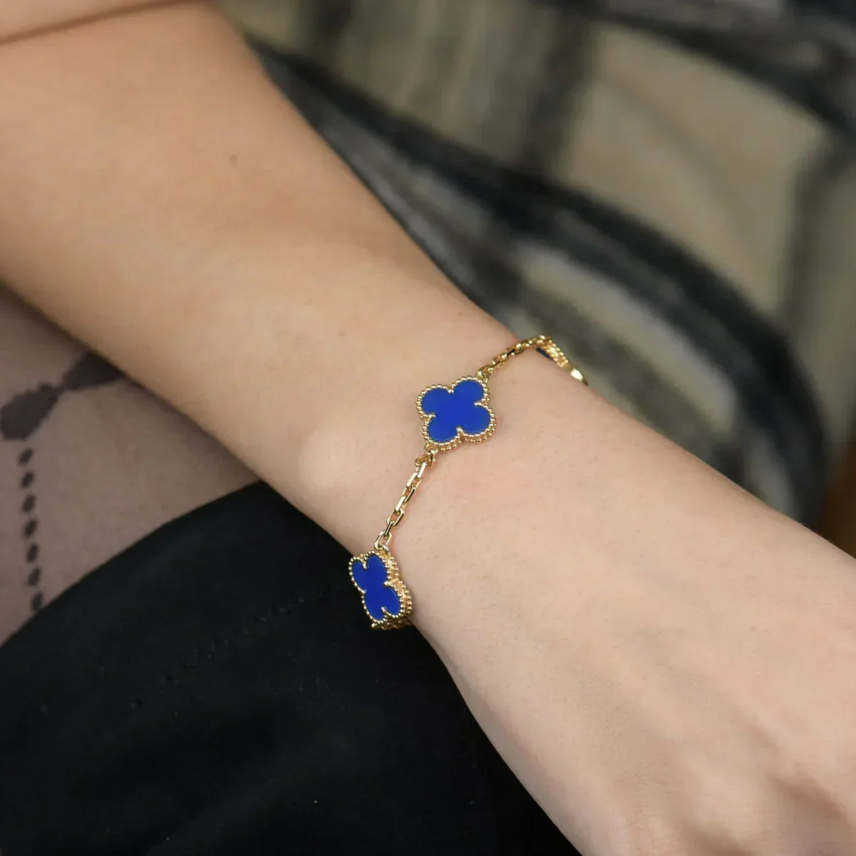 [Elowen Schmuck] CLOVER 5-MOTIV ARMBAND KOLLEKTION AUS BLAUEM ACHAT