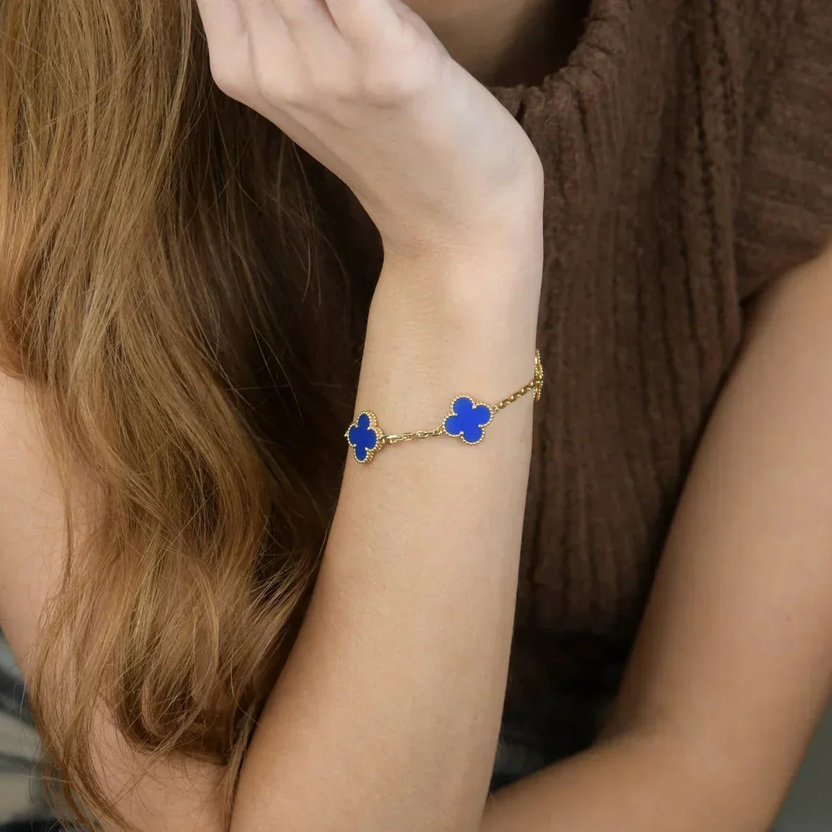 [Elowen Schmuck] CLOVER 5-MOTIV ARMBAND KOLLEKTION AUS BLAUEM ACHAT