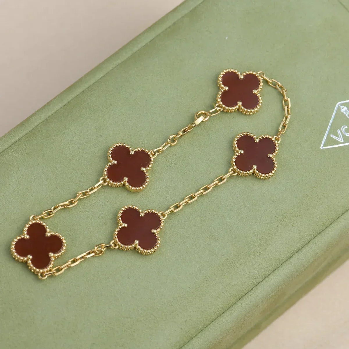 [Elowen jewelsry ] CLOVER 5 MOTIF RED CORNELIAN BRACELET COLLECTION