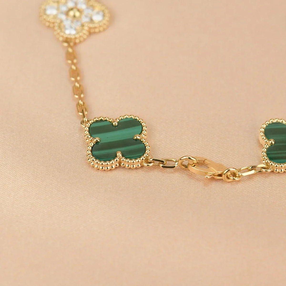 [Elowen Schmuck] CLOVER 5-MOTIV MALACHIT-ARMBAND KOLLEKTION