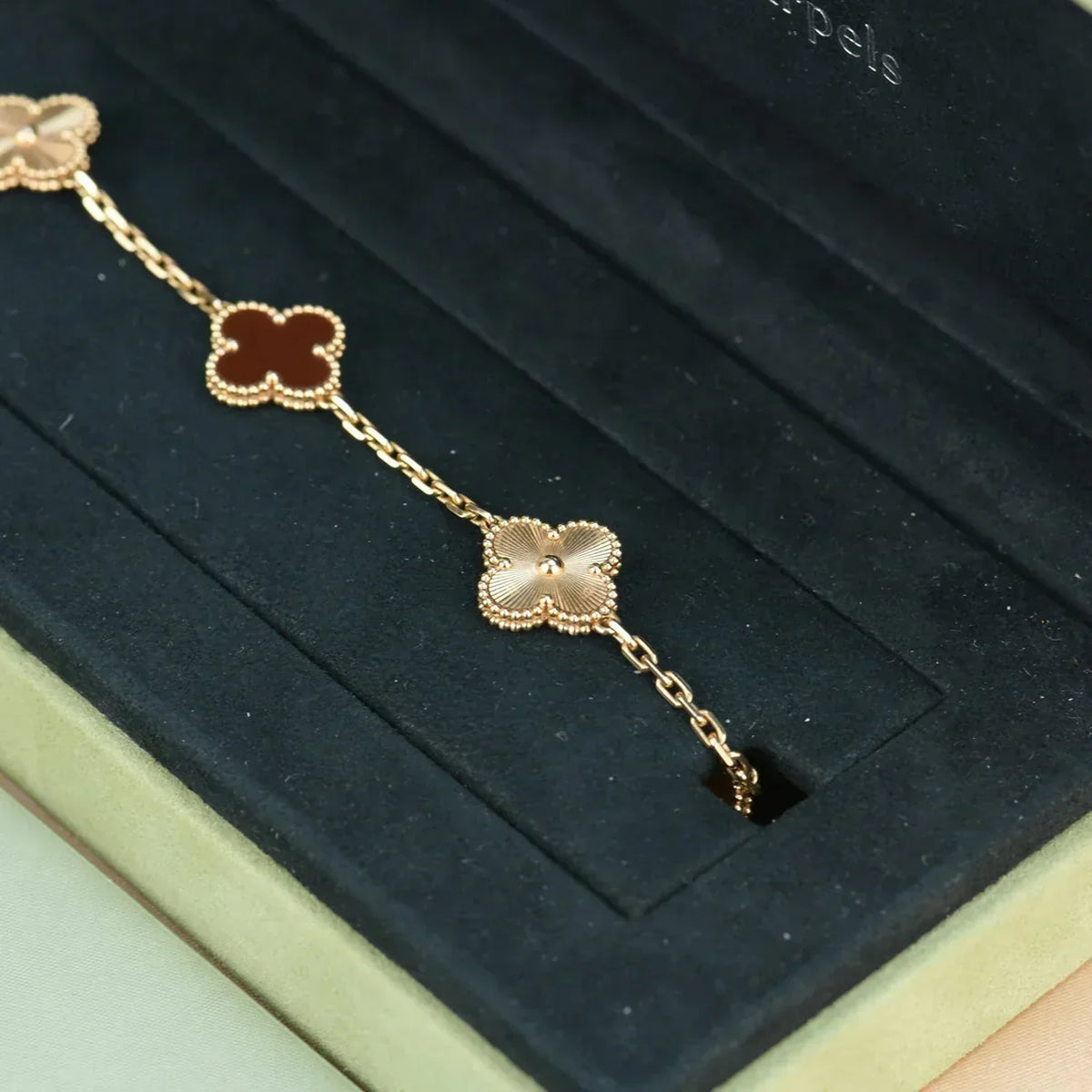 [Elowen jewelsry ] CLOVER 5 MOTIF RED CORNELIAN BRACELET COLLECTION