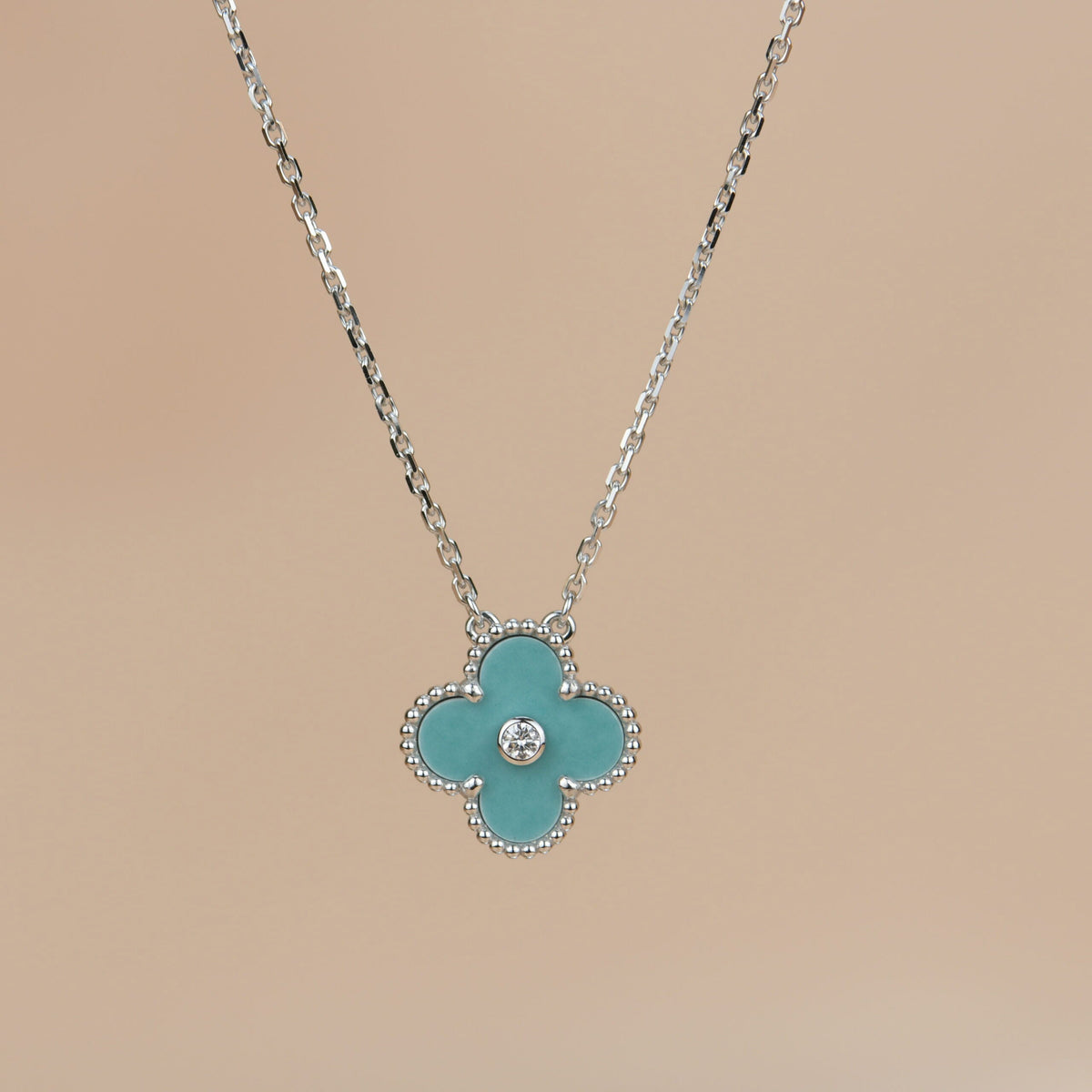 {
  "Elowen jewelsry": "Elowen ジュエリー",
  "CLOVER 15MM DIAMOND SVRES PORCELAIN  NECKLACE SILVER": "クローバー 15mm ダイヤモンド セーブル磁器 ネックレス シルバー"
}