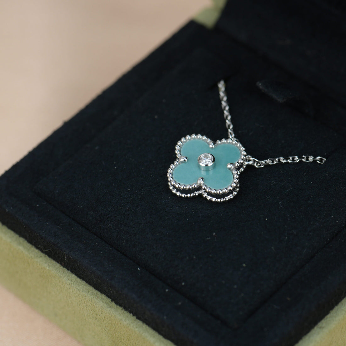 [Elowen jewelsry ]CLOVER 15MM DIAMOND SVRES PORCELAIN  NECKLACE SILVER