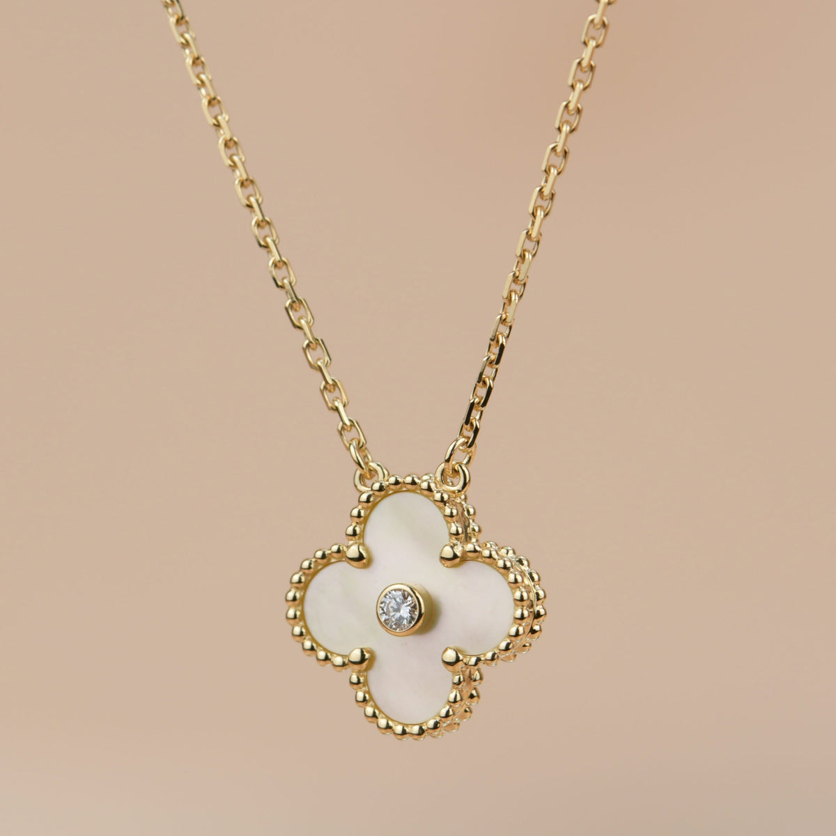 [Elowen Schmuck] CLOVER 15-MM-HALSKETTE AUS GOLD MIT DIAMANTEN UND PERLMUTT