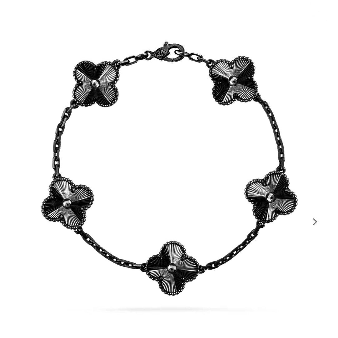 {"[Elowen jewelsry ]CLOVER 5 MOTIF BLACK BRACELET": "【Elowen jewelry】クローバー 5モチーフ ブラックブレスレット"}