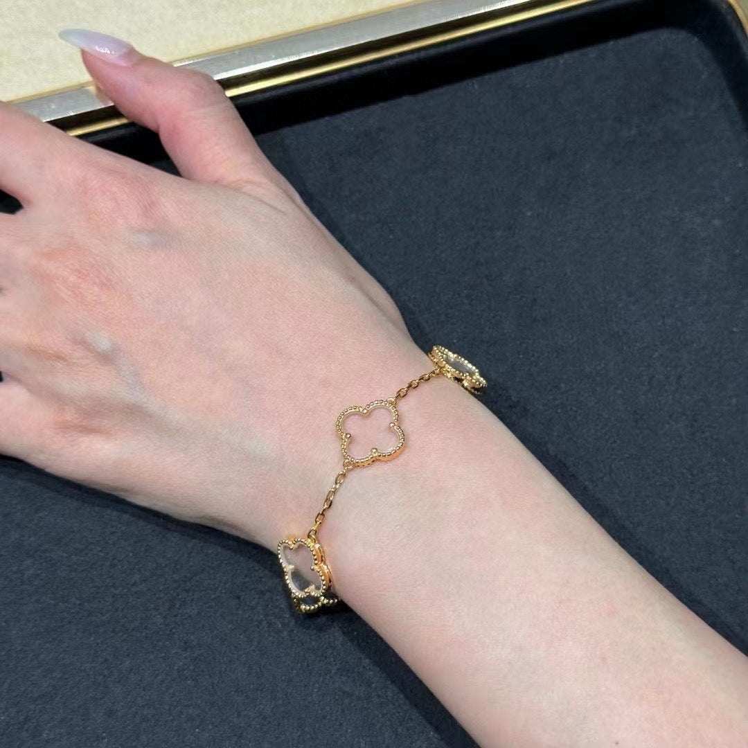 {
  "Elowen jewelsry": "Elowen ジュエリー",
  "CLOVER 5 MOTIF ROCK CRYSTAL BRACELET": "クローバー 5モチーフ ロッククリスタル ブレスレット"
}