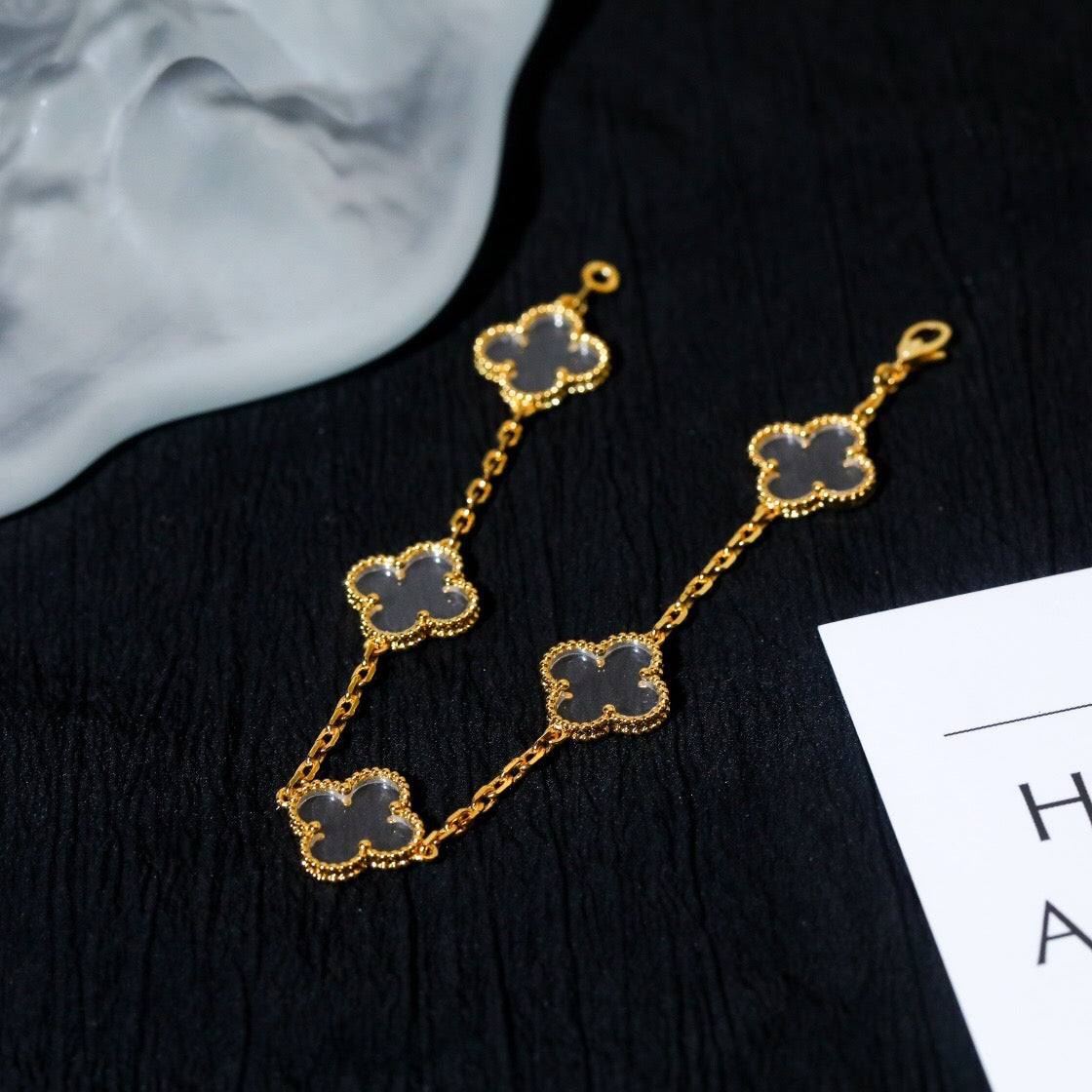 {
  "Elowen jewelsry": "Elowen ジュエリー",
  "CLOVER 5 MOTIF ROCK CRYSTAL BRACELET": "クローバー 5モチーフ ロッククリスタル ブレスレット"
}
