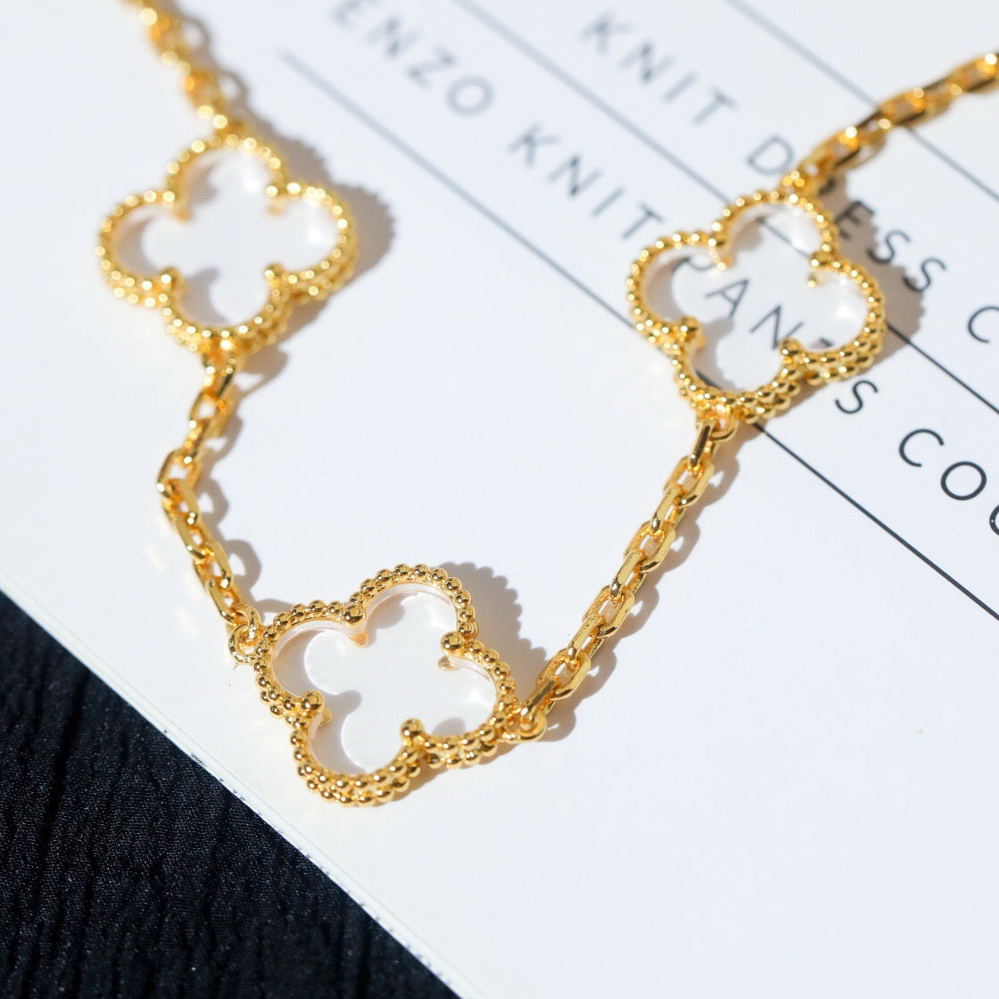 {
  "Elowen jewelsry": "Elowen ジュエリー",
  "CLOVER 5 MOTIF ROCK CRYSTAL BRACELET": "クローバー 5モチーフ ロッククリスタル ブレスレット"
}