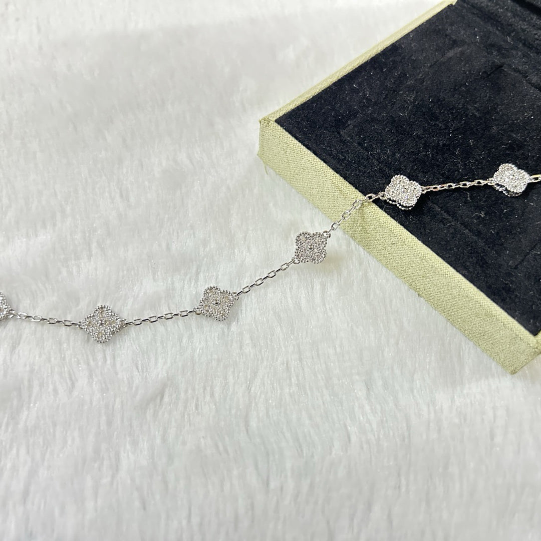 [Elowen Schmuck] CLOVER ARMBAND MIT 6 DIAMANTMOTIVEN