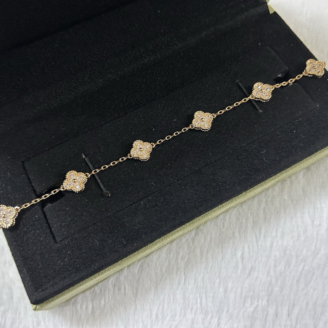 [Elowen Schmuck] CLOVER ARMBAND MIT 6 DIAMANTMOTIVEN