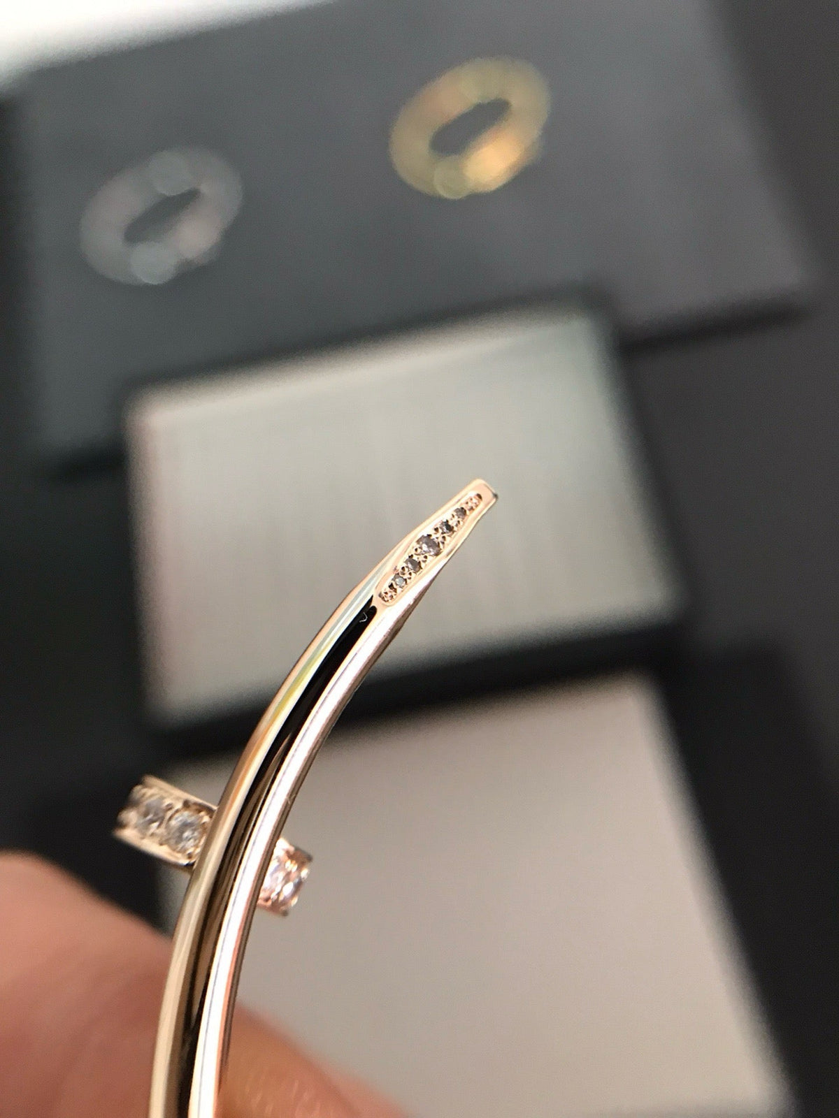 {
  "Elowen jewelsry": "Elowen Schmuck",
  "JUSTE BRACELET 3.5MM DIAMONDS": "JUSTE ARMBAND 3,5 MM DIAMANTEN"
}