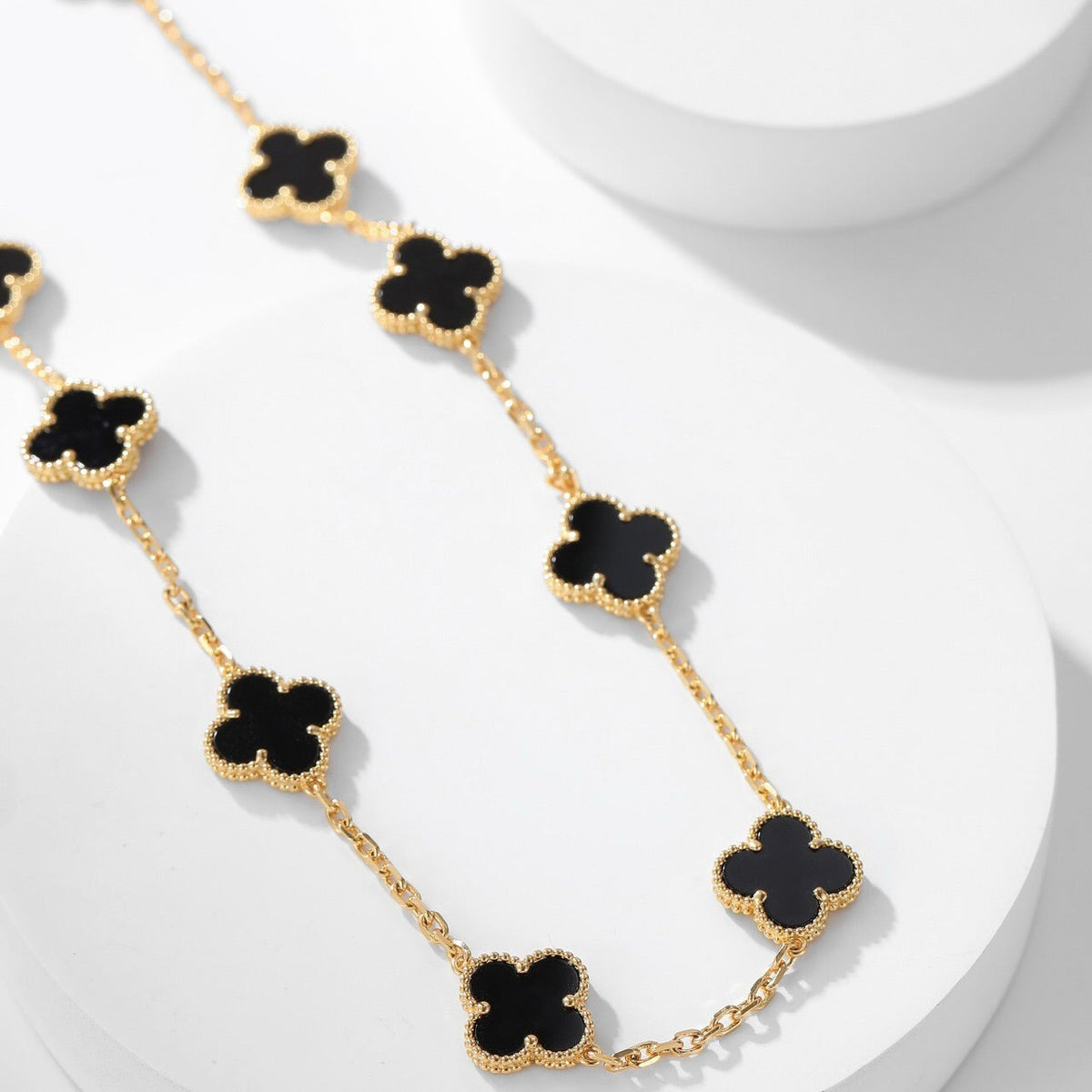 [Elowen jewelsry ]CLOVER HALSKETTE MIT 10 ONYX-MOTIVEN