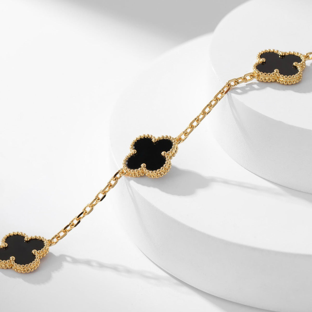 [Elowen jewelsry ]CLOVER HALSKETTE MIT 10 ONYX-MOTIVEN