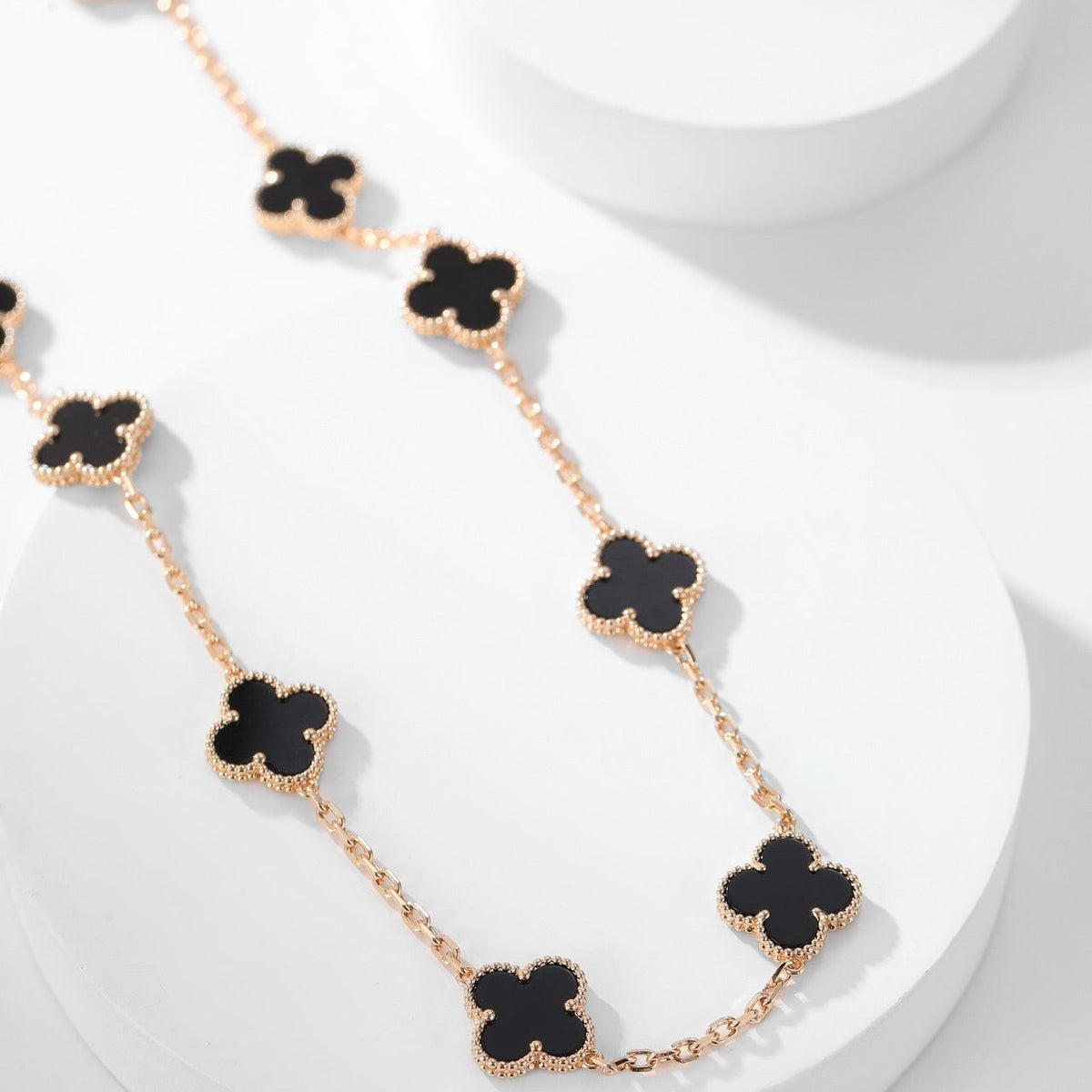 [Elowen jewelsry ]CLOVER HALSKETTE MIT 10 ONYX-MOTIVEN