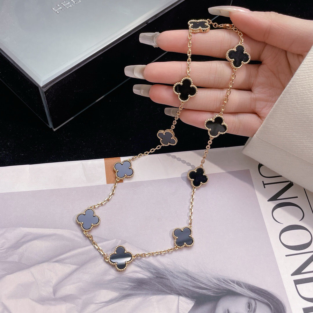 [Elowen jewelsry ]CLOVER HALSKETTE MIT 10 ONYX-MOTIVEN