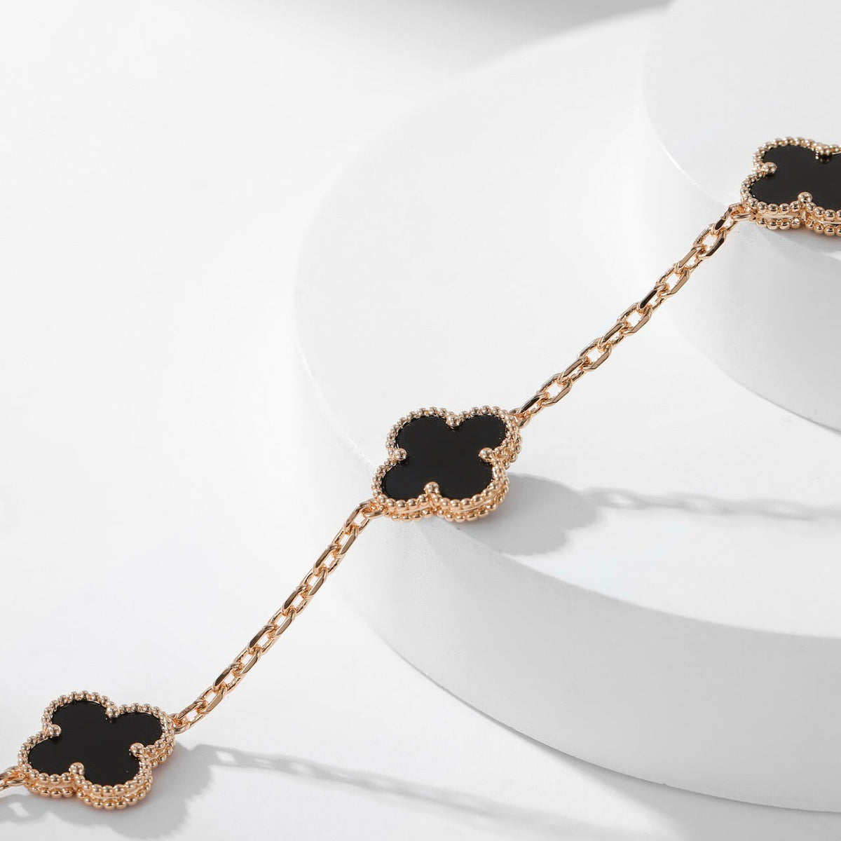 [Elowen jewelsry ]CLOVER HALSKETTE MIT 10 ONYX-MOTIVEN