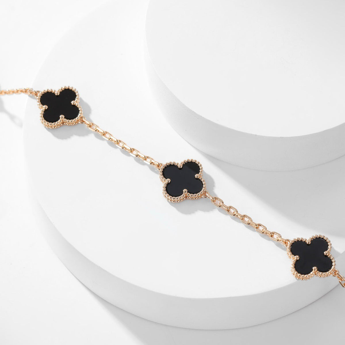 [Elowen jewelsry ]CLOVER HALSKETTE MIT 10 ONYX-MOTIVEN