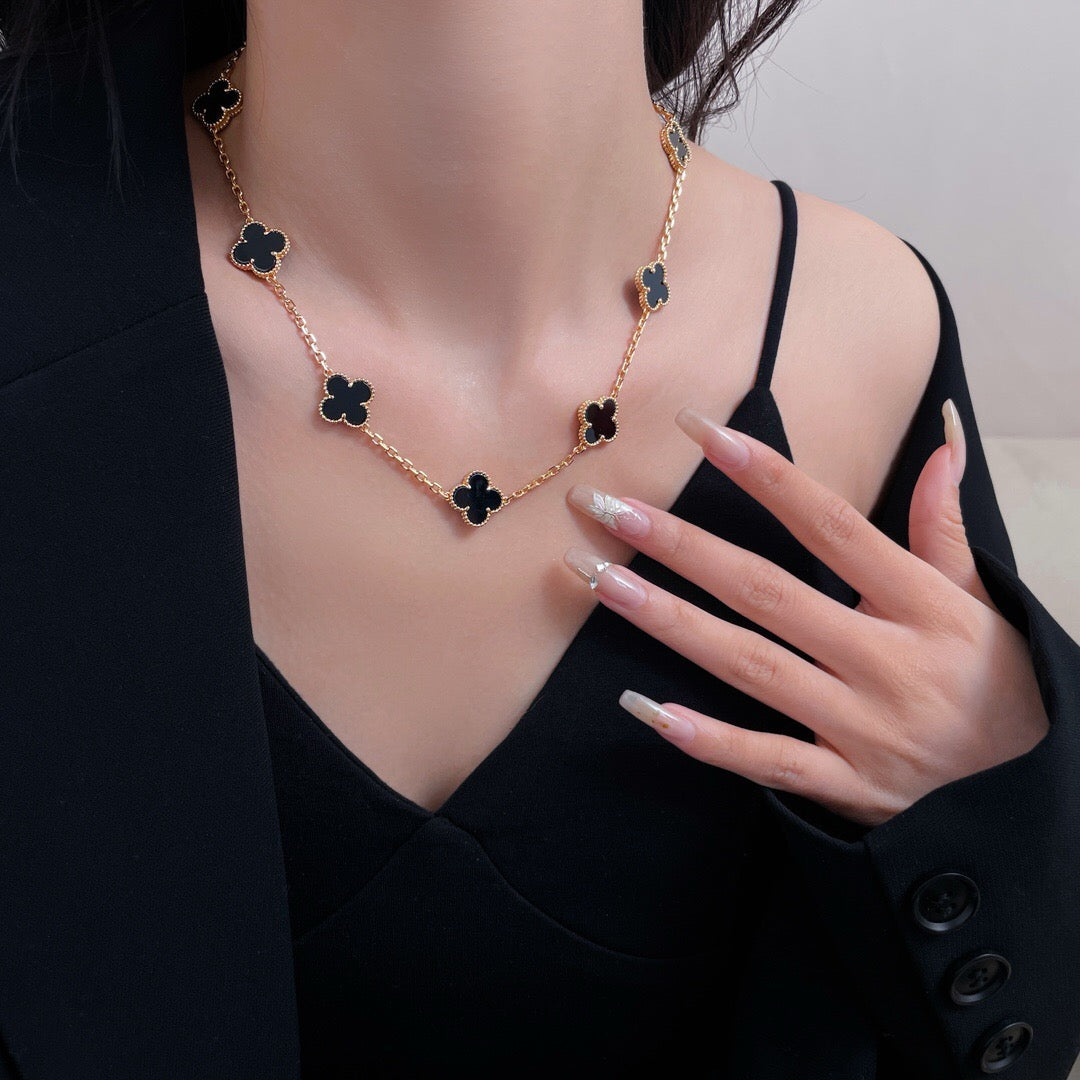 [Elowen jewelsry ]CLOVER HALSKETTE MIT 10 ONYX-MOTIVEN