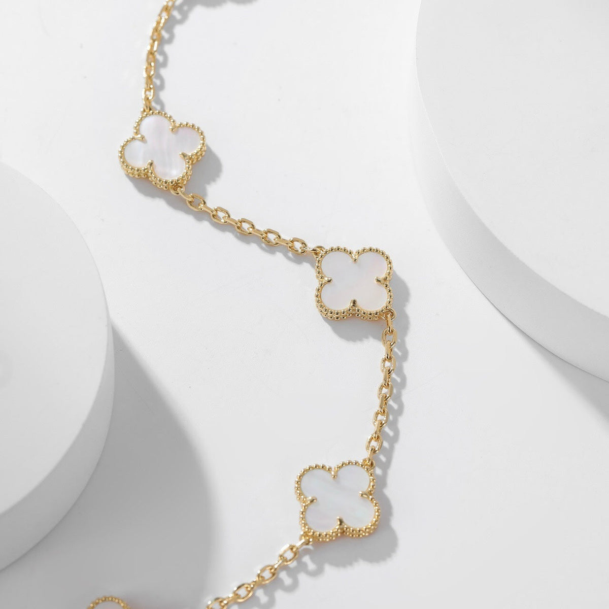 {"[Elowen jewelsry ]CLOVER 10 MOTIFS WHITE MOTHER OF PEARL NECKLACE": "【Elowen jewelry】クローバー 10モチーフ ホワイトマザーオブパール ネックレス"}