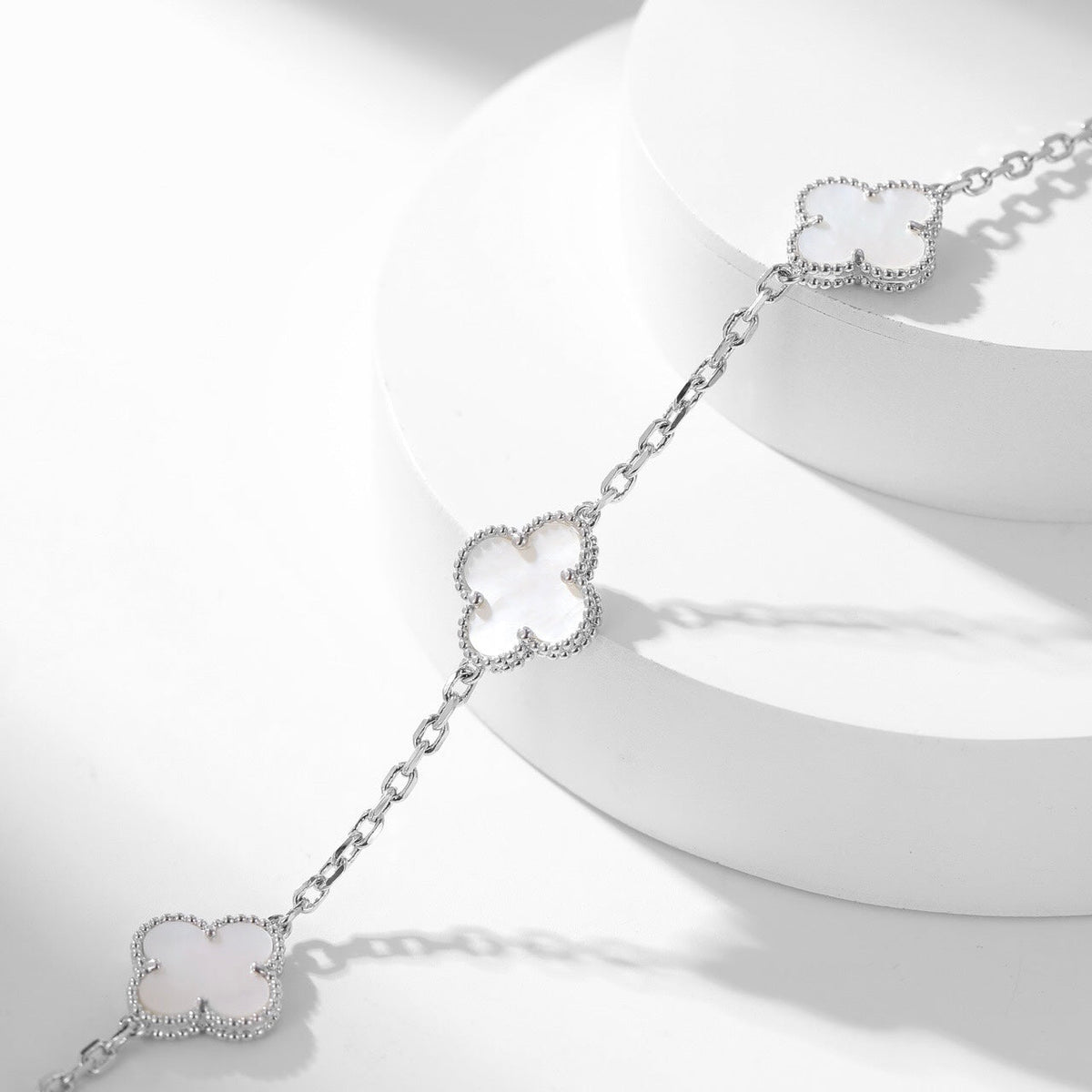 {"[Elowen jewelsry ]CLOVER 10 MOTIFS WHITE MOTHER OF PEARL NECKLACE": "【Elowen jewelry】クローバー 10モチーフ ホワイトマザーオブパール ネックレス"}