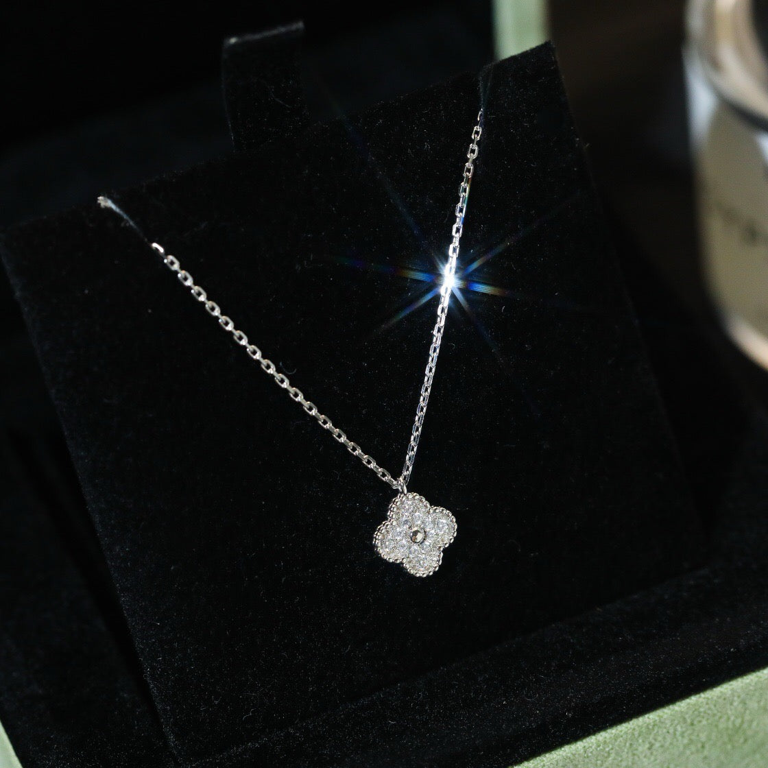 [Elowen Schmuck] CLOVER MINI 9,5 MM DIAMANT-HALSKETTE MIT ANHÄNGER
