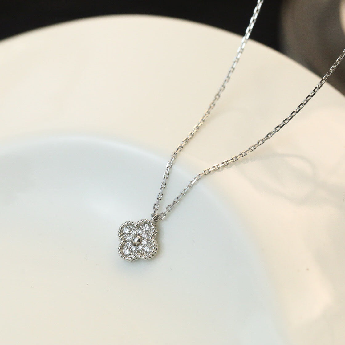 [Elowen Schmuck] CLOVER MINI 9,5 MM DIAMANT-HALSKETTE MIT ANHÄNGER