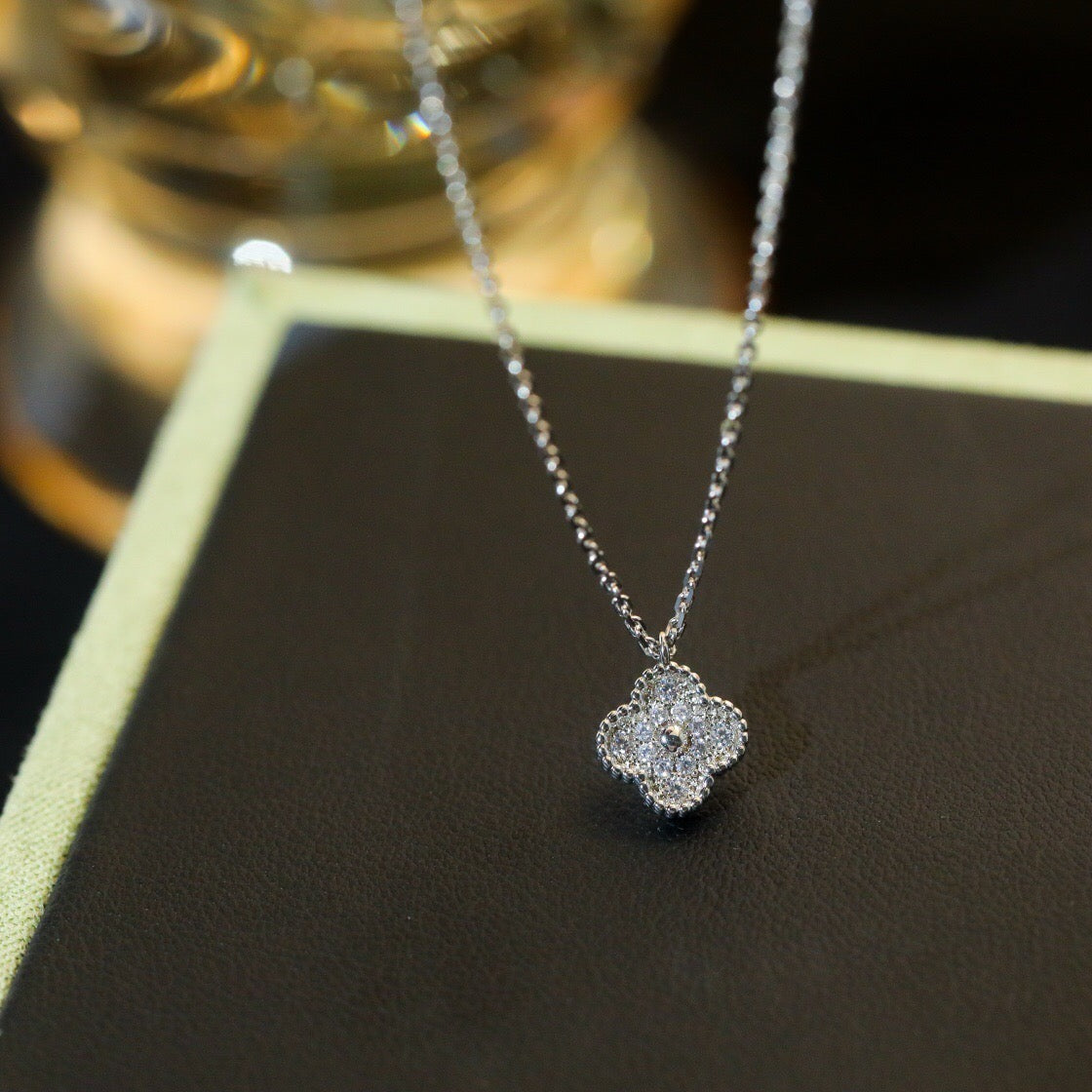 [Elowen Schmuck] CLOVER MINI 9,5 MM DIAMANT-HALSKETTE MIT ANHÄNGER