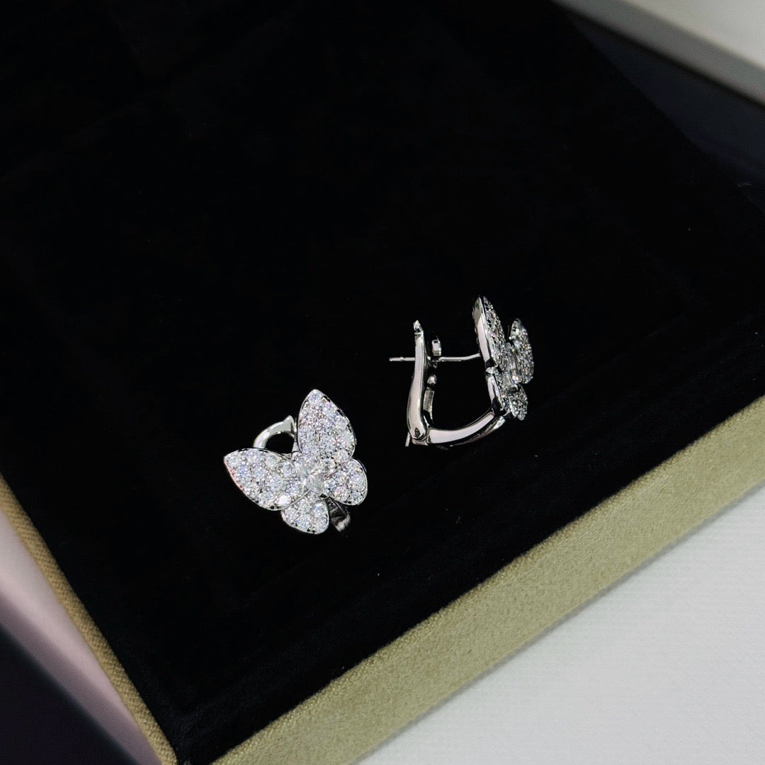 {
  "Elowen jewelsry": "Elowen ジュエリー",
  "BUTTERFLY ALL DIAMOND EARRINGS": "バタフライ オールダイヤモンドピアス"
}